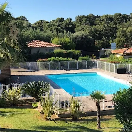 Holiday home Jolie Dans Calme Avec Piscine A 500 Metres A Pied Des Superbes Plages De Pinarello